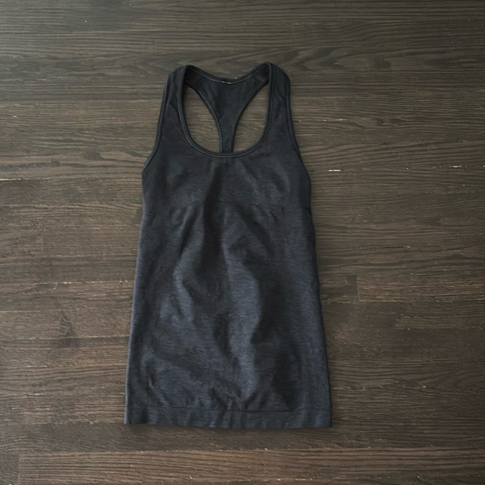 lululemon tank top​